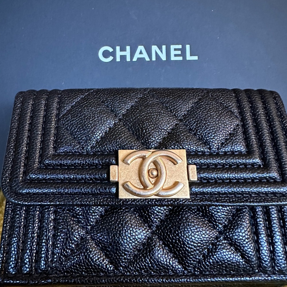 Flash Sale🌺Beautiful AUTHENTIC CHANEL small boy Black tri-fold wallet🌺